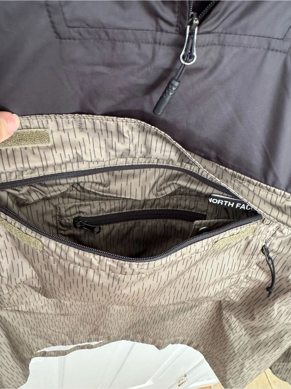 The North Face Women’s WINDWALL Windbreaker Jacket - Black & Olive Size Lrg NWOT